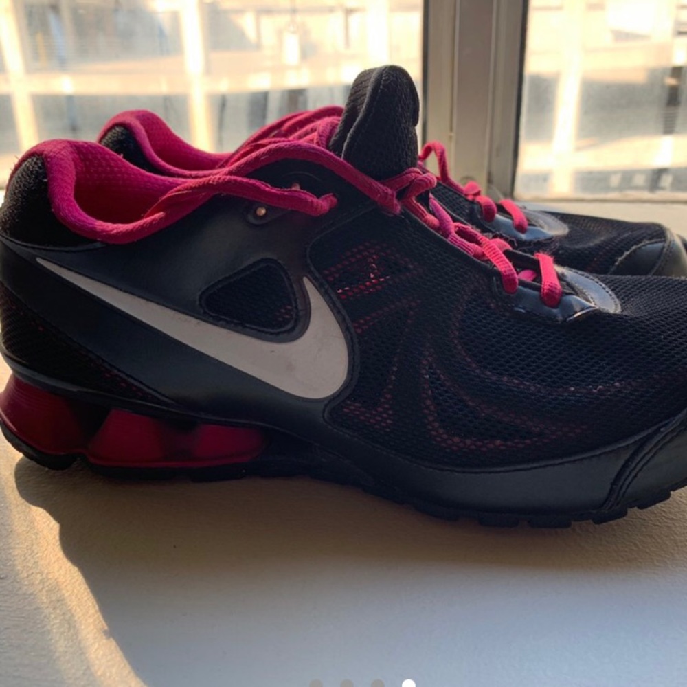 Nike - Picture 2 of 2